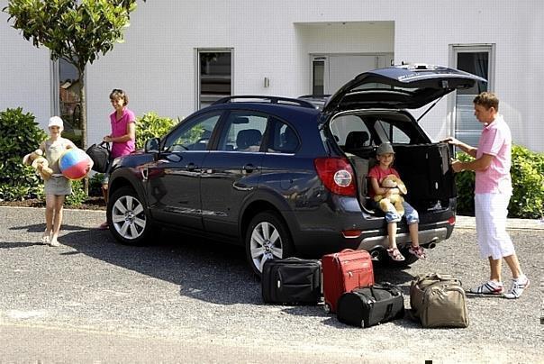 Schweres Urlaubsgepäck gehört möglichst weit nach unten und nach vorn. Foto: Auto-Reporter/Chevrolet